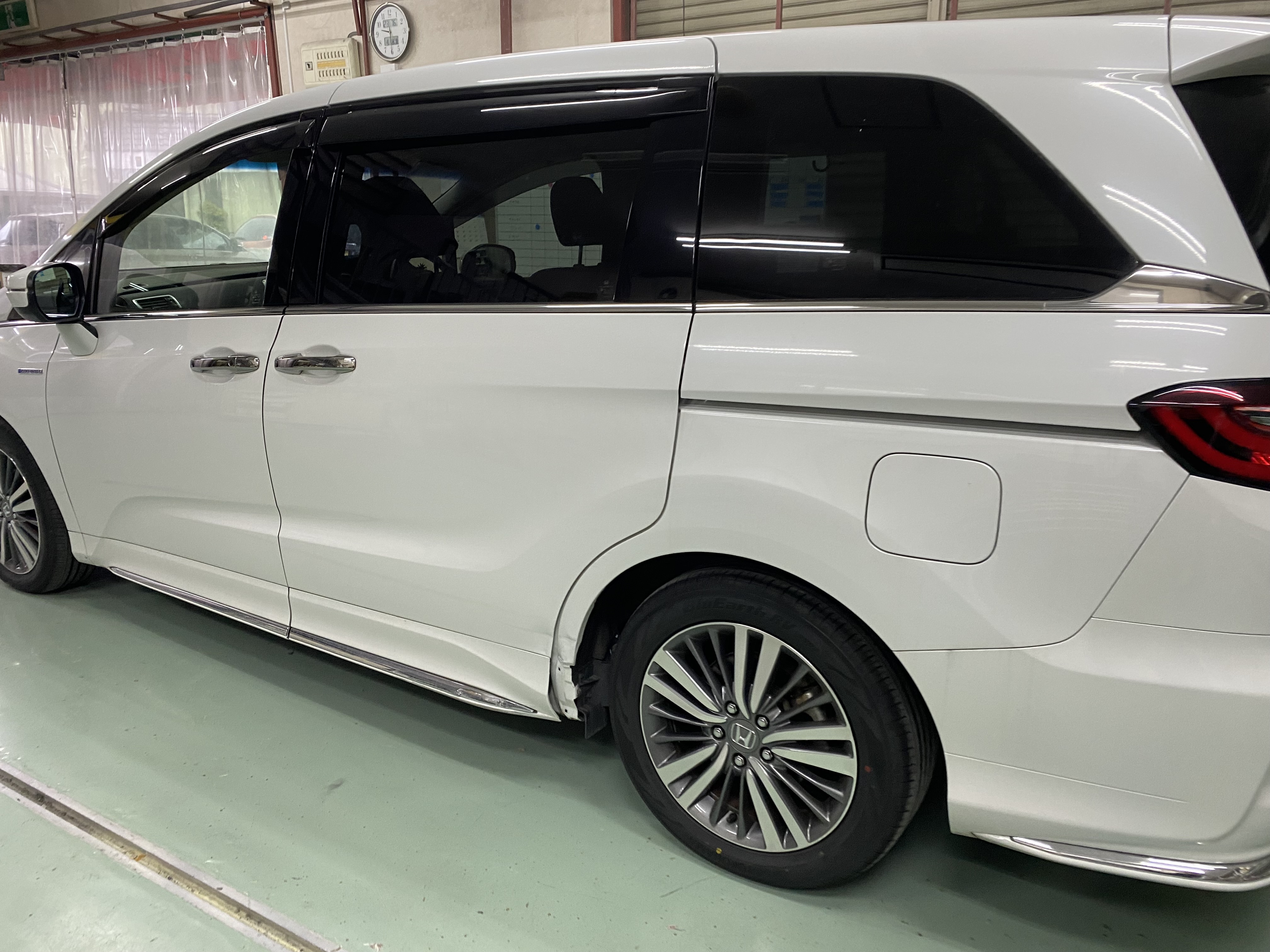 ホンダ　オデッセイ　左スライドドア、クォーターパネル　板金塗装　相模原市
