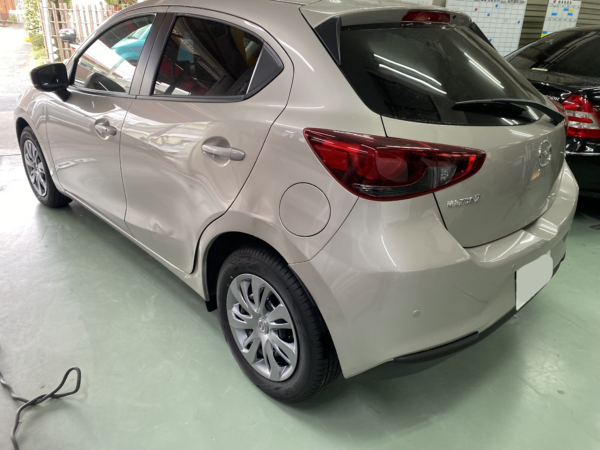 マツダ　Mazda2　左リヤドア　クォーター　板金塗装　町田市