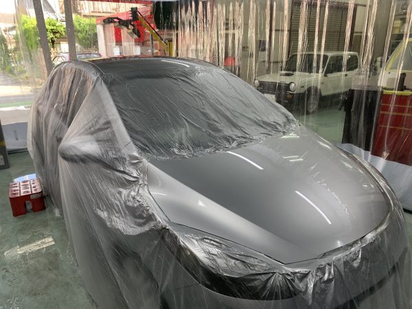 マツダ デミオ シミによる再塗装です 車のお悩み事やご不安を迅速に解決する日本一の板金塗装 Bsw