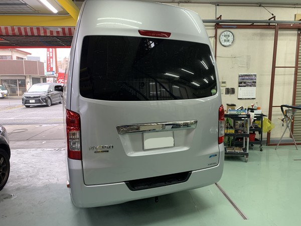 日産　キャラバン　バックドア板金　相模原市