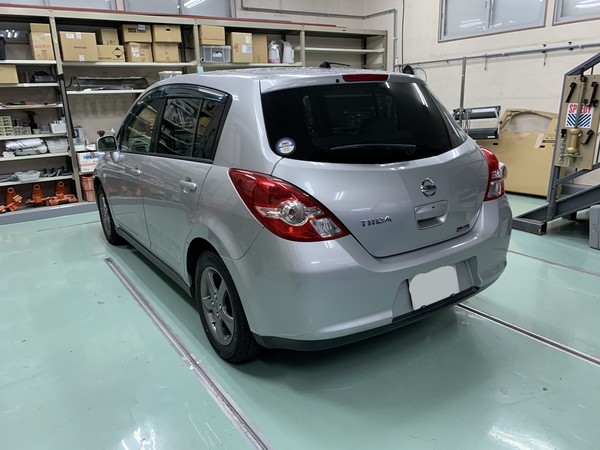 日産　ティーダ　左側面　保険修理　相模原市