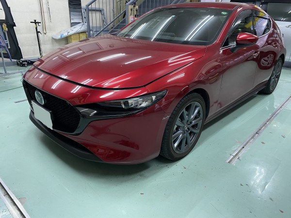 マツダ　Mazda3　フロントバンパー　左フロントフェンダー　修理　南足柄市