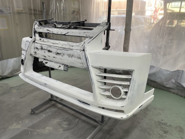 ハイエース　エアロバンパー　塗装　相模原市