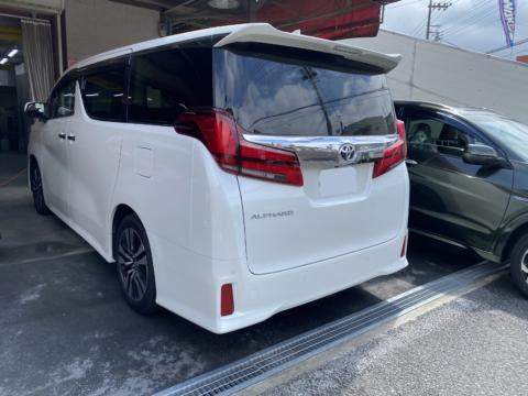 トヨタ　アルファード　リヤバンパースポット修理　相模原市